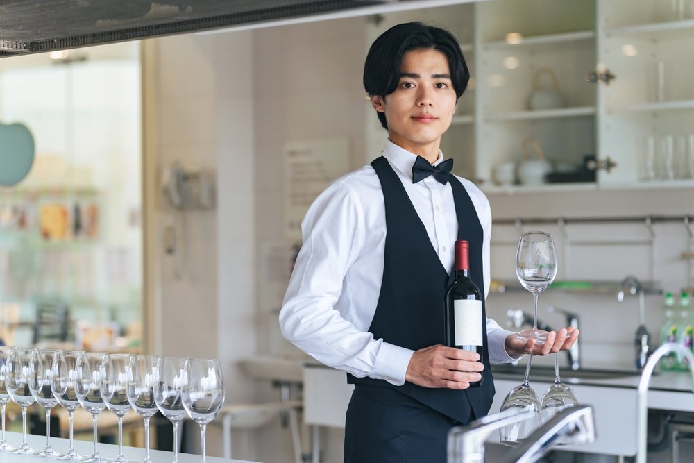 The Role and Responsibilities of a Wedding Bartender